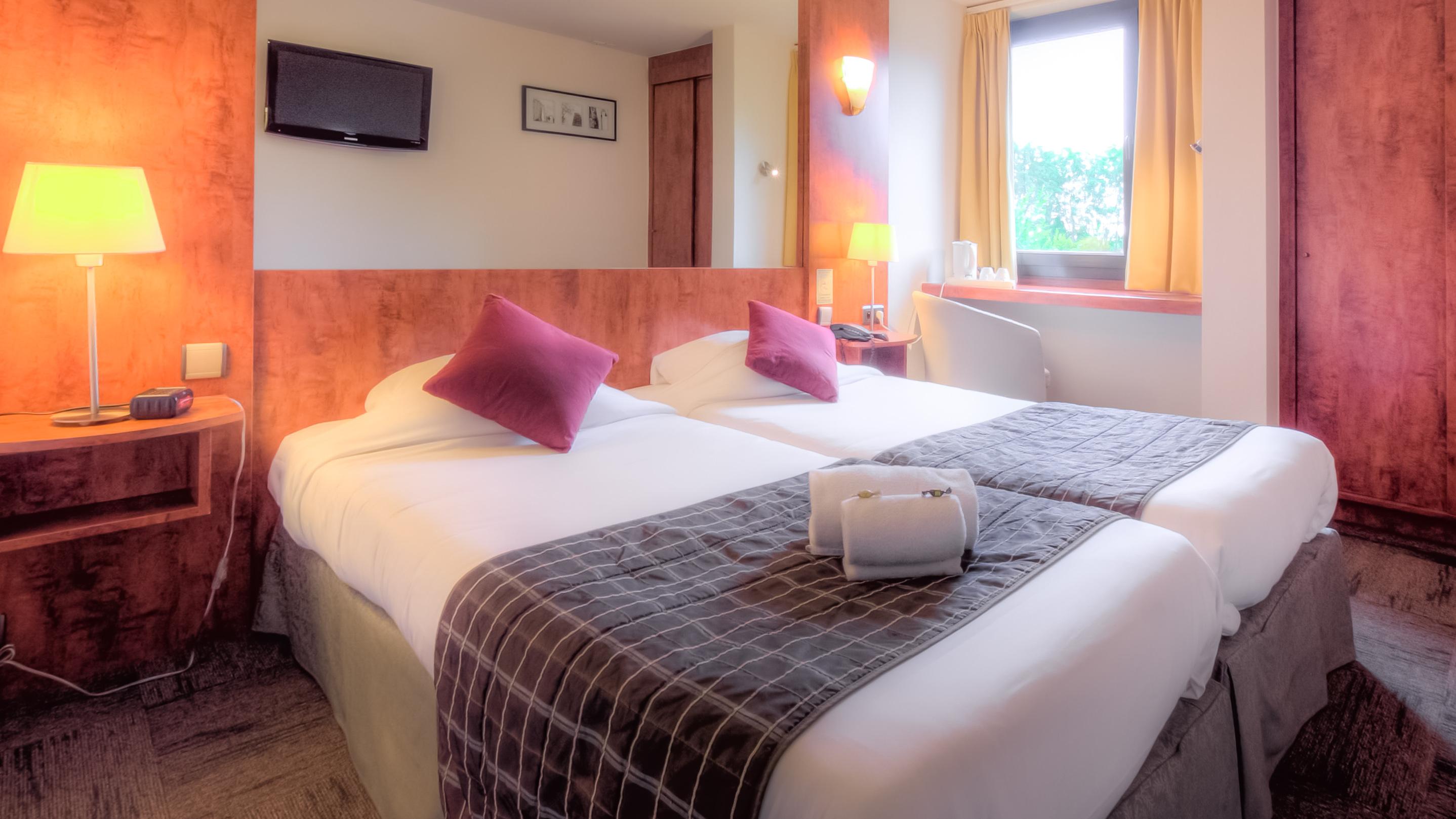 Logis Hotel Restaurant Des Acacias Lille Neuville En Ferrain Neuville-en-Ferrain Ngoại thất bức ảnh