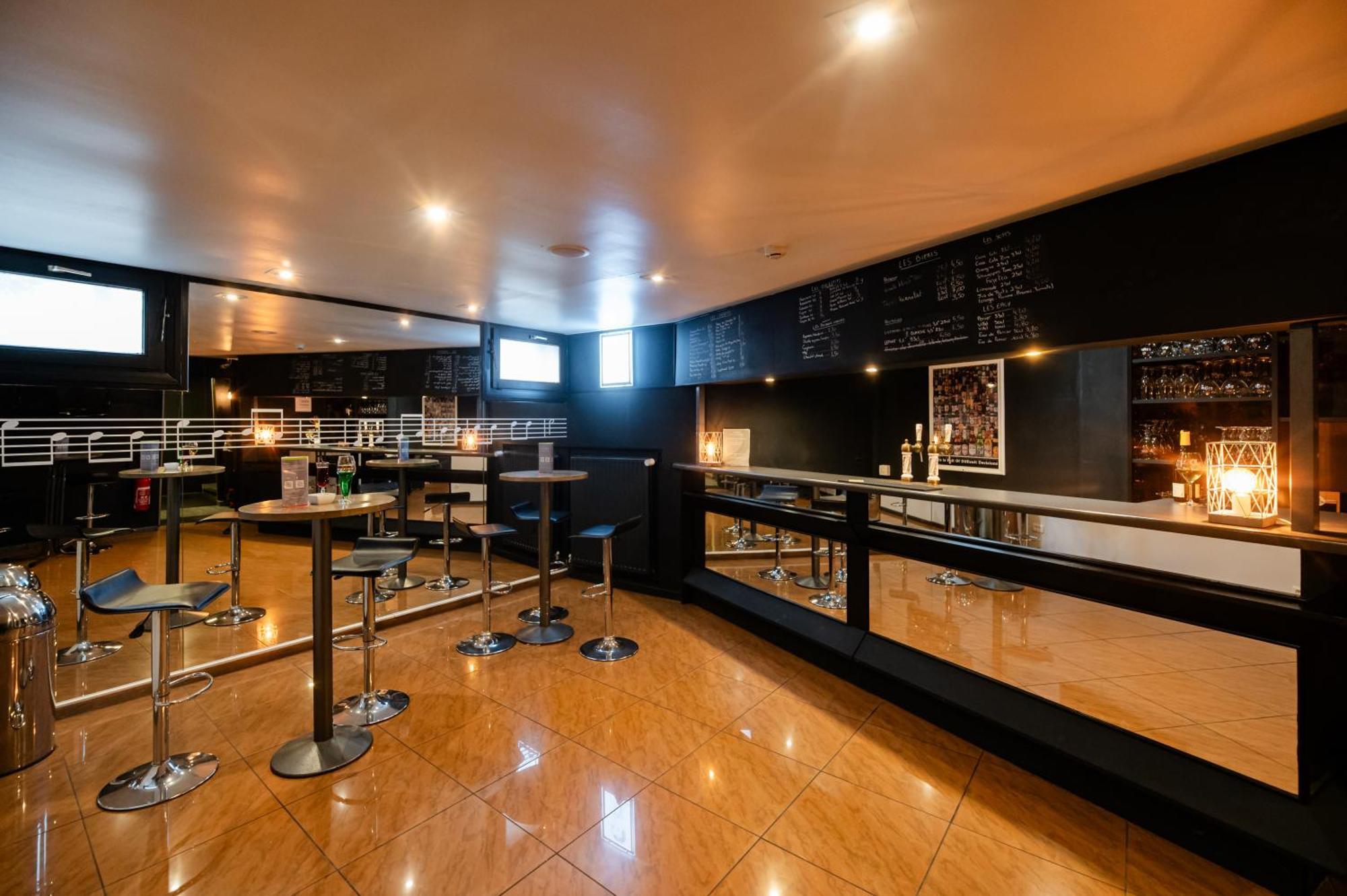 Logis Hotel Restaurant Des Acacias Lille Neuville En Ferrain Neuville-en-Ferrain Ngoại thất bức ảnh
