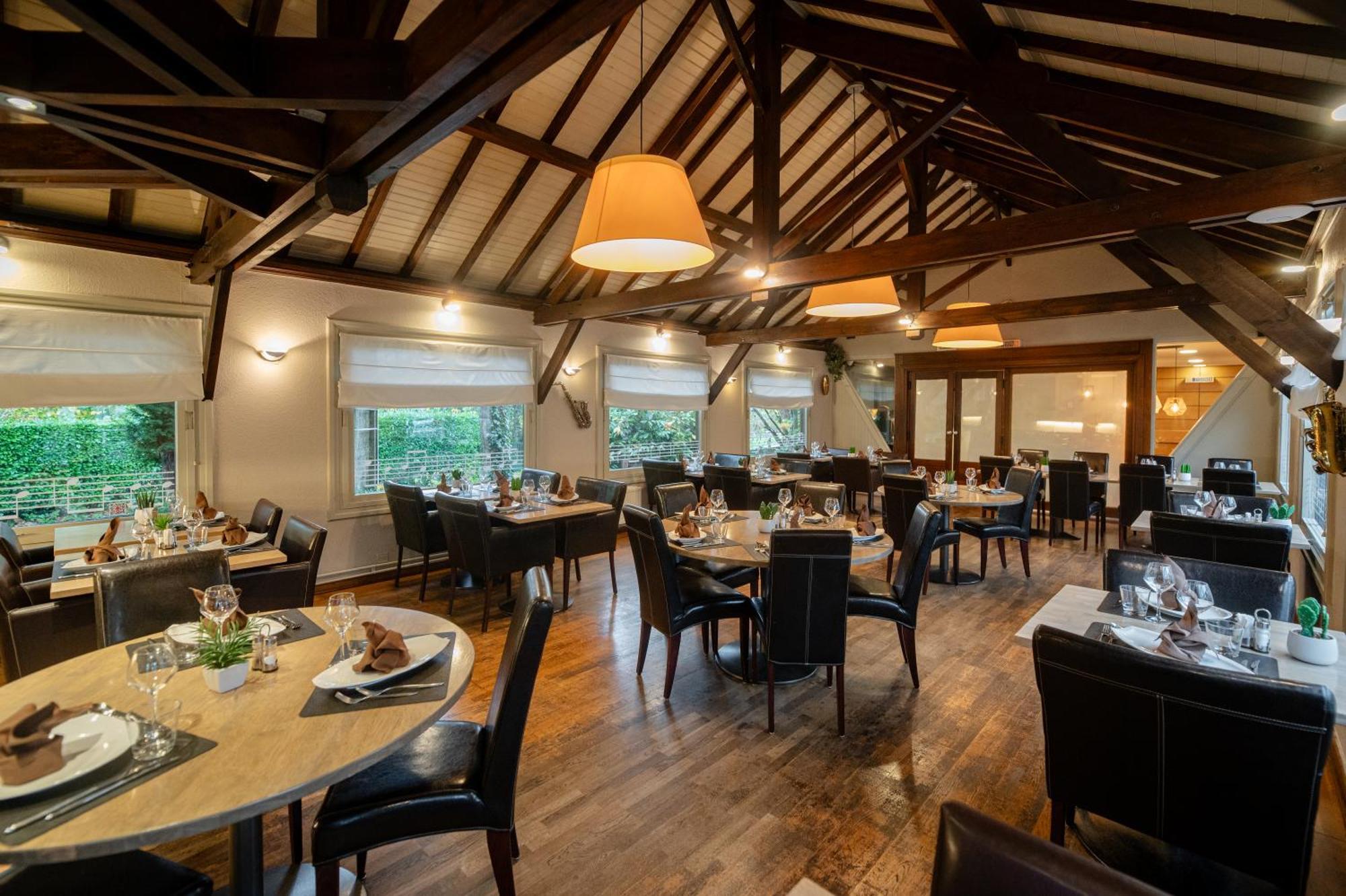 Logis Hotel Restaurant Des Acacias Lille Neuville En Ferrain Neuville-en-Ferrain Ngoại thất bức ảnh