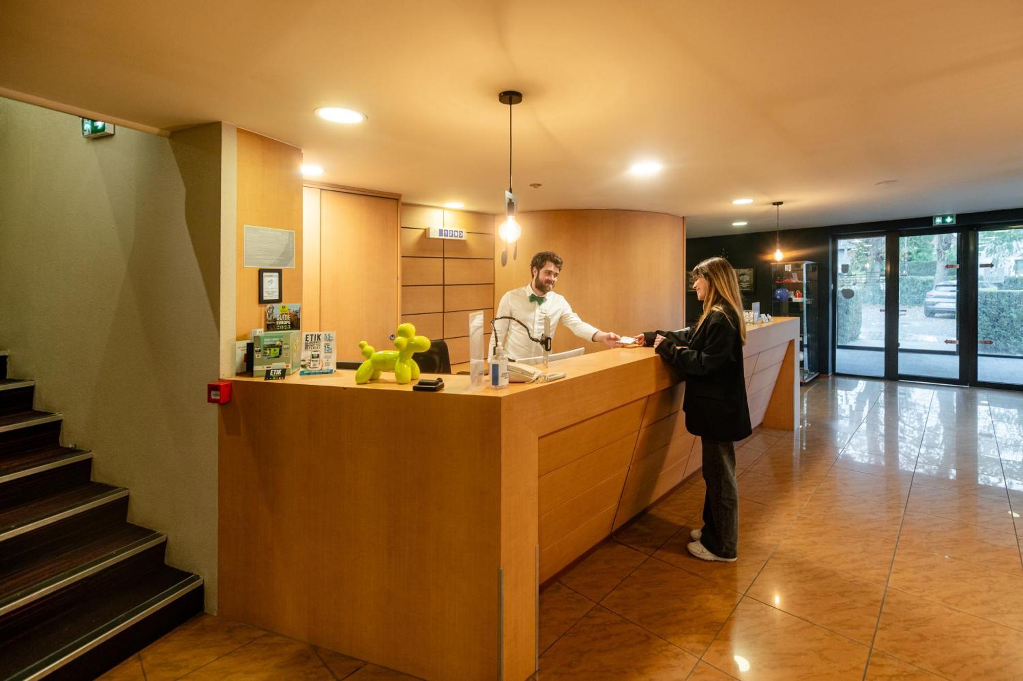 Logis Hotel Restaurant Des Acacias Lille Neuville En Ferrain Neuville-en-Ferrain Ngoại thất bức ảnh